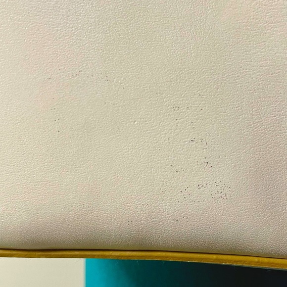 Mondani New York Cream Vintage Leather handbag with cut out design - Picture 4 of 6